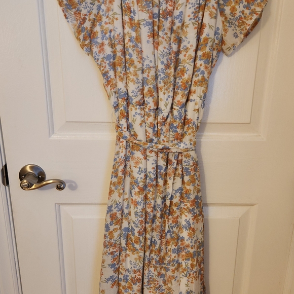 Floral Print Maxi Dress - Picture 5 of 11